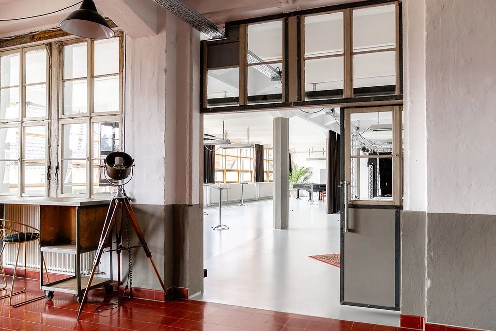 - Lightweb Media GmbH Effektive Nutzung von Filmlocations: Wie Du das Beste aus Deinem Drehort für Werbefilme herausholst Massstabwerk Nachtrag